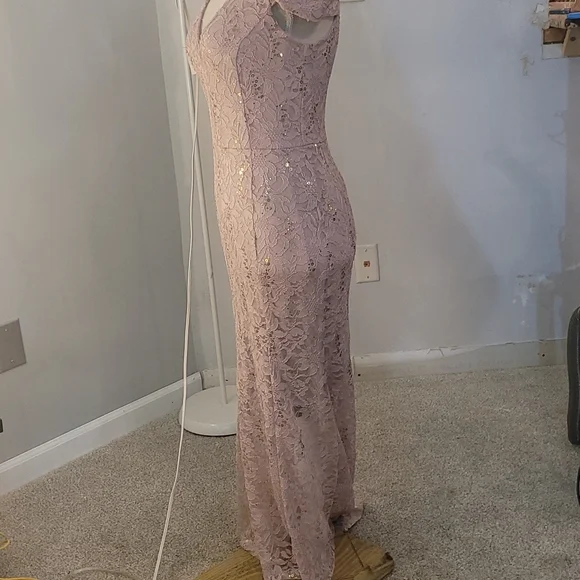 Formal dress - Picture 4 of 8